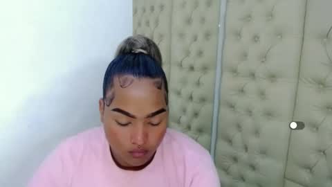 Aurora online show from November 2025 06:10:01 PM