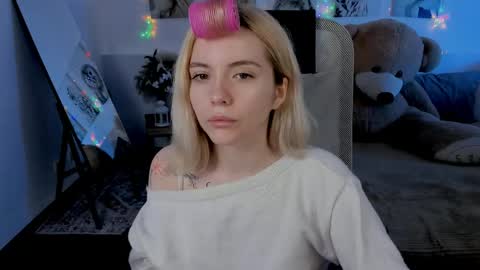 aurorawrenfield online show from April 2026 04:28:02 AM