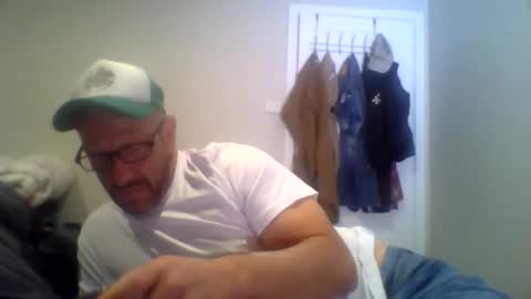aussieguy59660 online show from October 2025 12:48:02 PM