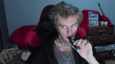 Snapshot of austen_milker chatting on October 2025 03:57:02 PM Austen online show from October 2025 03:57:02 PM