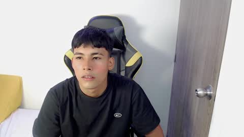 Snapshot of austin_col_ chatting on September 2025 09:37:01 PM AUSTIN online show from September 2025 09:37:01 PM