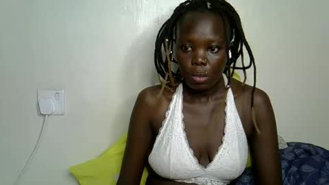 Snapshot of autumnbeagle chatting on October 2025 08:18:02 PM autumnbeagle online show from October 2025 08:18:02 PM