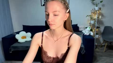 Annie online show from October 2025 02:59:02 PM