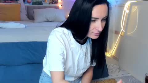 Ava online show from October 2025 06:23:02 AM