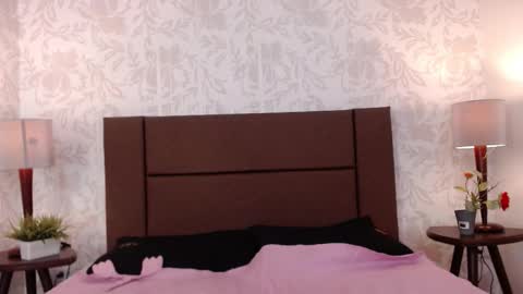 Ava  online show from November 2025 07:24:02 PM