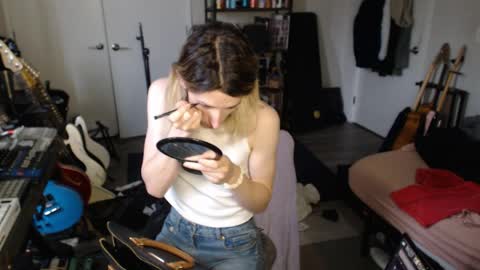 Ava online show from April 2026 07:55:02 PM