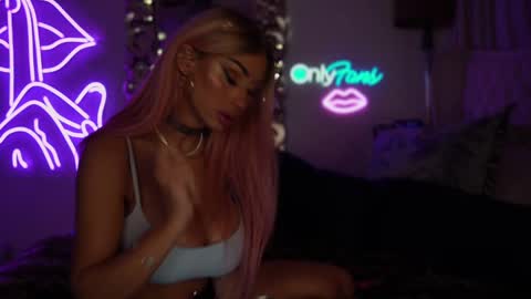 AvalonnFoxx online show from December 2024 08:56:01 AM