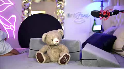 AvalonnFoxx online show from December 2025 07:23:01 AM