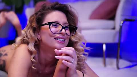 Ava online show from November 2025 05:39:01 AM