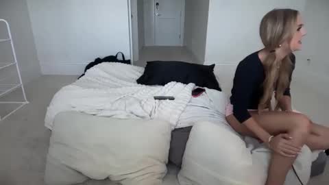 avaowenss online show from September 2025 09:31:02 PM