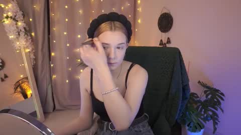 Snapshot of avaryder chatting on October 2025 12:02:02 PM Ava online show from October 2025 12:02:02 PM