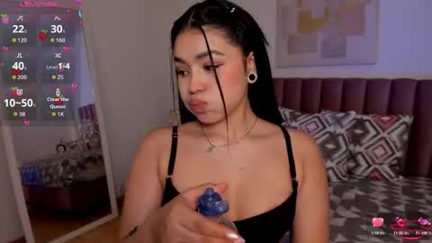 Ava  online show from November 2025 06:15:01 PM