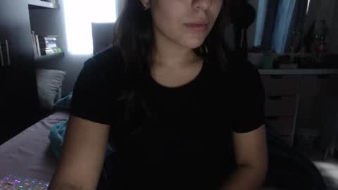 ave_negra_ online show from February 2025 10:53:02 PM