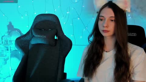 Avie online show from January 2025 03:42:02 PM