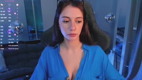 Avie online show from October 2025 09:15:02 PM