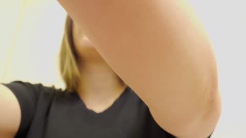 Snapshot of aveksmr chatting on October 2025 07:12:02 PM Kate online show from October 2025 07:12:02 PM