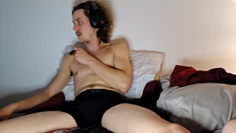 Snapshot of averageguytv chatting on September 2025 03:08:02 AM averageguytv online show from September 2025 03:08:02 AM