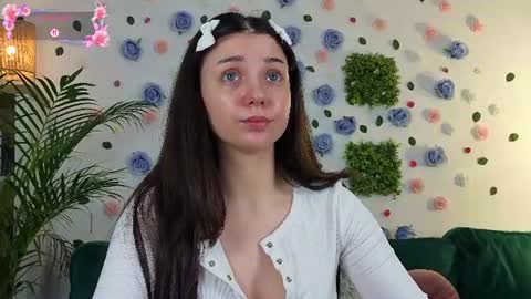 Snapshot of averywillow chatting on June 2026 01:41:01 AM AveryWillow online show from June 2026 01:41:01 AM