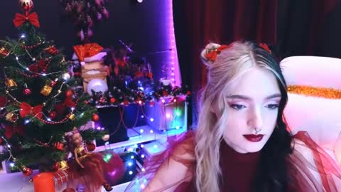 Avriel online show from December 2024 02:44:02 AM