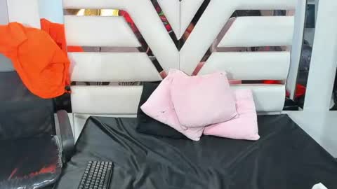Snapshot of avi_thomsonn_ chatting on June 2026 02:24:02 AM avi_thomsonn_ online show from June 2026 02:24:02 AM