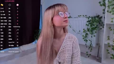 aviaveavi online show from March 2026 02:11:02 PM