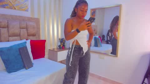 AVIS  online show from November 2025 06:19:02 PM