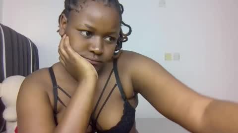 Snapshot of avril_lily chatting on February 2026 07:51:02 AM Avril online show from February 2026 07:51:02 AM