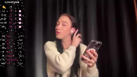 Snapshot of avril_pearly_ chatting on December 2024 10:21:01 PM avril_pearly_ online show from December 2024 10:21:01 PM