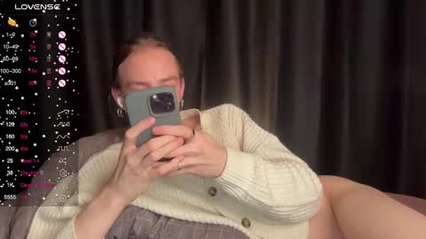 Snapshot of avril_pearly_ chatting on December 2024 07:54:01 PM avril_pearly_ online show from December 2024 07:54:01 PM