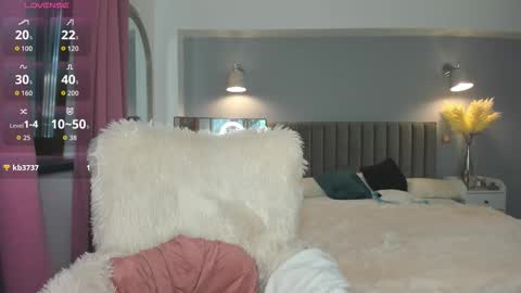 Jolie online show from September 2025 02:43:01 PM