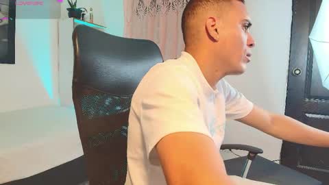 axel__fierro online show from April 2026 10:51:01 PM