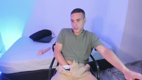 axel__fierro online show from April 2026 08:20:01 PM