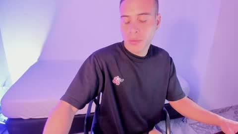 axel__fierro online show from April 2026 08:00:02 PM