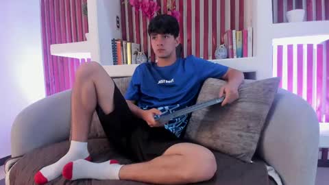 Snapshot of axel_draven chatting on April 2026 12:20:01 PM axel_draven online show from April 2026 12:20:01 PM