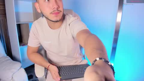axel_grey_ online show from September 2025 12:20:01 PM