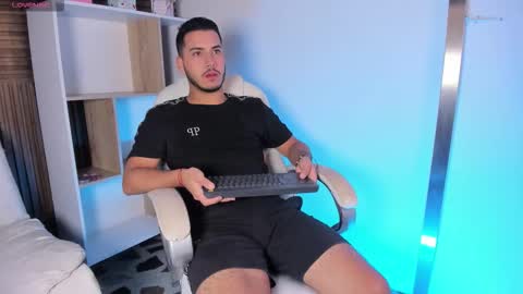 axel_grey_ online show from September 2025 12:32:02 PM