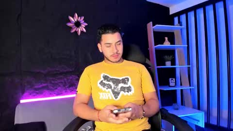 axel_grey_ online show from December 2025 12:21:02 PM