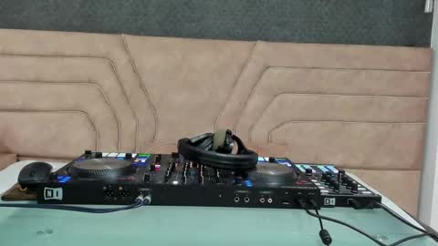 Axel  online show from April 2026 09:39:33 PM