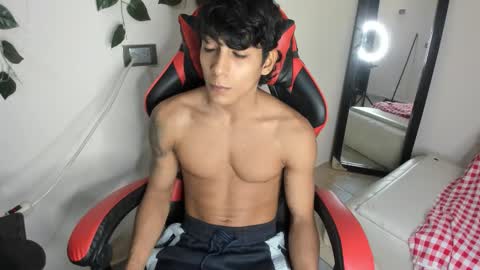 axel_rosse2 online show from November 2025 10:29:02 PM