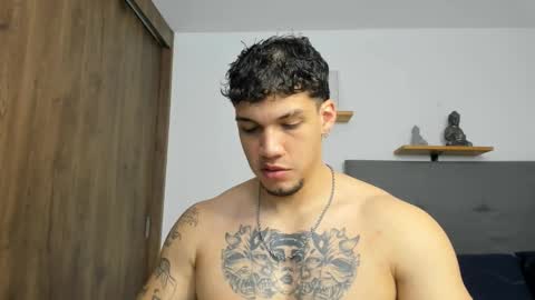 Snapshot of axel_taylor21 chatting on October 2025 01:47:02 AM INDEPENDENT MODEL online show from October 2025 01:47:02 AM