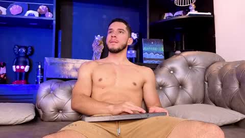 Axel  online show from April 2026 08:04:01 PM