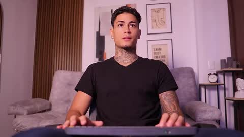 Agustin online show from October 2025 02:13:01 PM