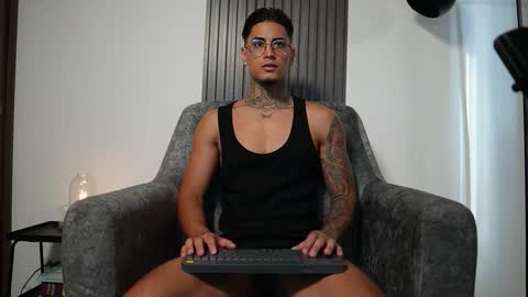 Agustin online show from October 2025 08:21:02 PM