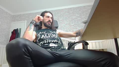 Snapshot of axelcolton chatting on December 2024 06:09:01 AM AxelColton online show from December 2024 06:09:01 AM