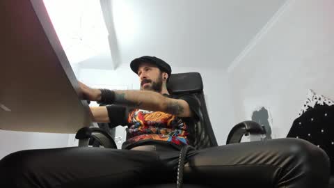 Snapshot of axelcolton chatting on January 2025 06:44:02 AM AxelColton online show from January 2025 06:44:02 AM