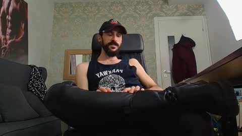 Snapshot of axelcolton chatting on January 2025 02:02:01 PM AxelColton online show from January 2025 02:02:01 PM