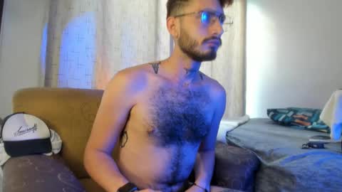 Snapshot of axelg_rose chatting on January 2025 08:23:02 PM online show from January 2025 08:23:02 PM