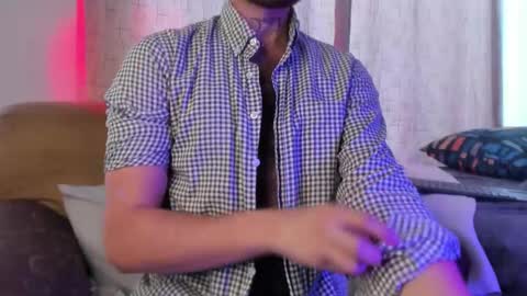 Snapshot of axelg_rose chatting on January 2025 03:39:02 PM online show from January 2025 03:39:02 PM