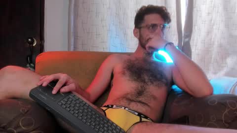 Snapshot of axelg_rose chatting on January 2025 08:25:01 PM online show from January 2025 08:25:01 PM