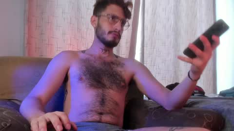 Snapshot of axelg_rose chatting on February 2025 07:04:01 PM online show from February 2025 07:04:01 PM
